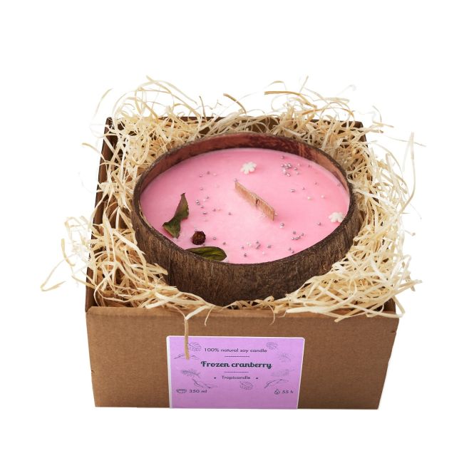 Objevte naši novinku Frozen cranberry ❄️🎀 Sladká vůně brusinek doplněná nádechem černého bezu a jablka🍏🖤 je idealní volbou...